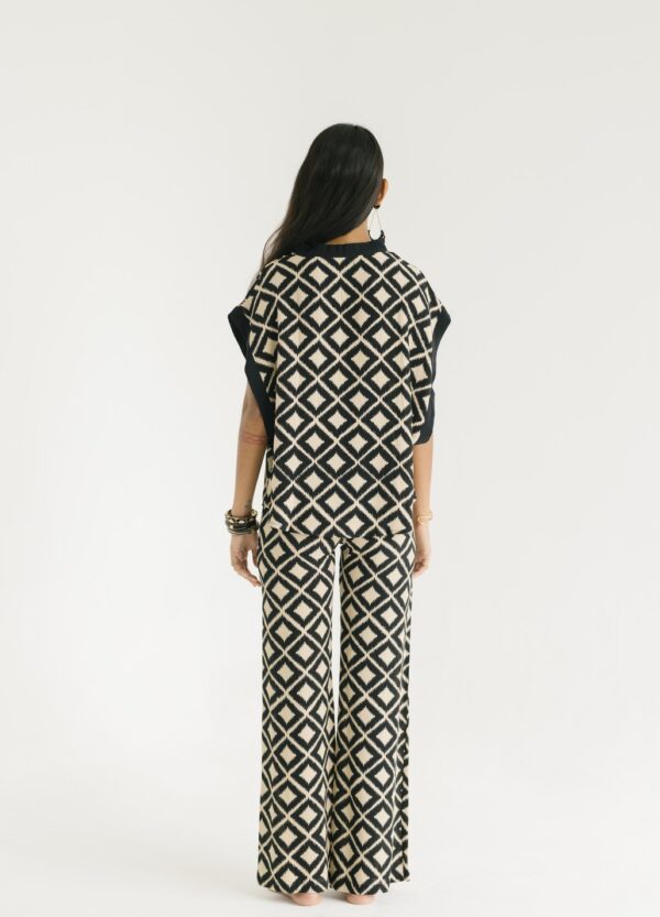 Nybo Top | Suku Bazar Bali